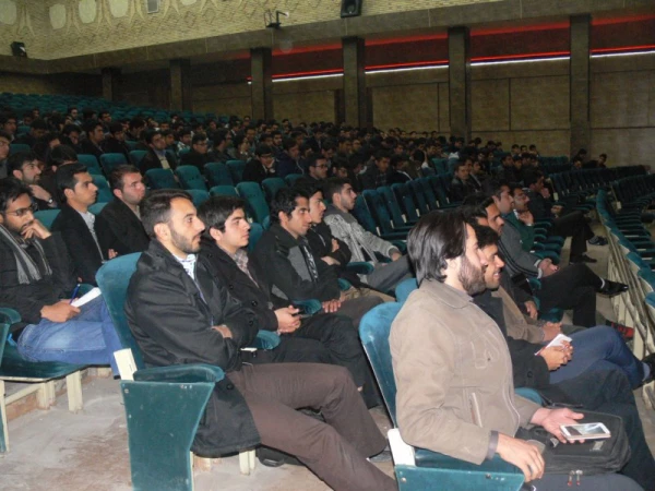 استاد فرجیان، معاون آموزشی، پژوهشی و فرهنگی پردیس  در جمع دانشجومعلمان :

زمان برگزاری آزمون جامع مرداد ماه سال95خواهد بود.
 8