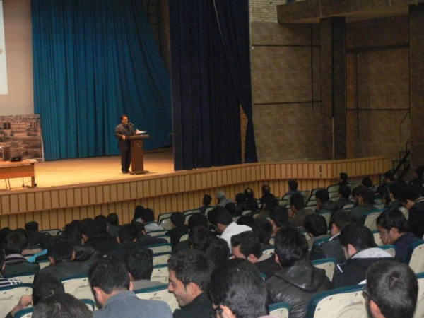 استاد فرجیان، معاون آموزشی، پژوهشی و فرهنگی پردیس  در جمع دانشجومعلمان :

زمان برگزاری آزمون جامع مرداد ماه سال95خواهد بود.
 12