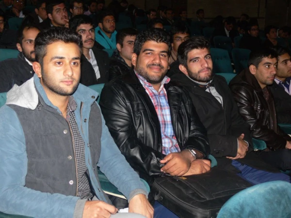 استاد فرجیان، معاون آموزشی، پژوهشی و فرهنگی پردیس  در جمع دانشجومعلمان :

زمان برگزاری آزمون جامع مرداد ماه سال95خواهد بود.
 13