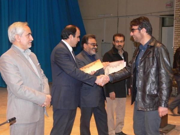 استاد فرجیان، معاون آموزشی، پژوهشی و فرهنگی پردیس  در جمع دانشجومعلمان :

زمان برگزاری آزمون جامع مرداد ماه سال95خواهد بود.
 18