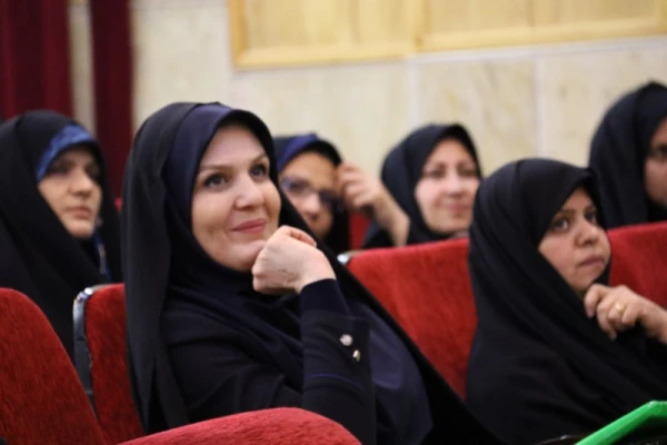 در اولین روز همایش کشوری دبیران شورای صنفی-رفاهی دانشگاه فرهنگیان برگزار شد :

کارگاه های آموزشی با موضوعات آشنایی با فرق و مذاهب نوظهور؛ مهارت های زندگی و فضای مجازی
 8