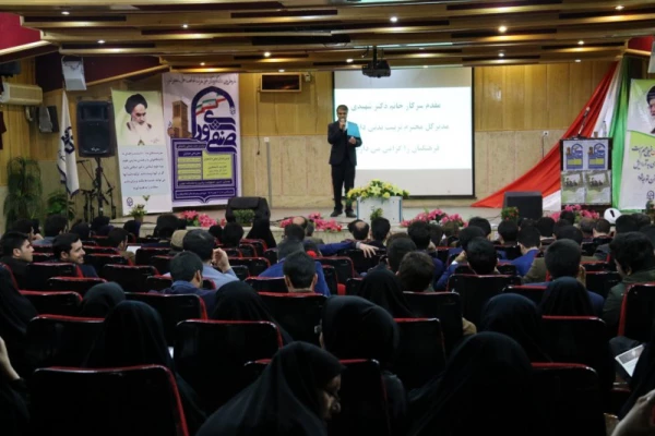 در اولین روز همایش کشوری دبیران شورای صنفی-رفاهی دانشگاه فرهنگیان برگزار شد :

کارگاه های آموزشی با موضوعات آشنایی با فرق و مذاهب نوظهور؛ مهارت های زندگی و فضای مجازی
 10