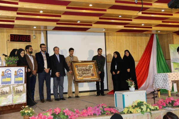 سرپرست دانشگاه فرهنگیان در مراسم اختتامیه همایش کشوری دبیران شورای صنفی-رفاهی دانشگاه فرهنگیان:

شوراهای صنفی، پلی از دانشجویی به شهروندی 2