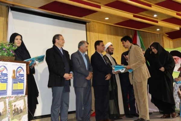 سرپرست دانشگاه فرهنگیان در مراسم اختتامیه همایش کشوری دبیران شورای صنفی-رفاهی دانشگاه فرهنگیان:

شوراهای صنفی، پلی از دانشجویی به شهروندی 4