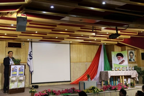 سرپرست دانشگاه فرهنگیان در مراسم اختتامیه همایش کشوری دبیران شورای صنفی-رفاهی دانشگاه فرهنگیان:

شوراهای صنفی، پلی از دانشجویی به شهروندی 5