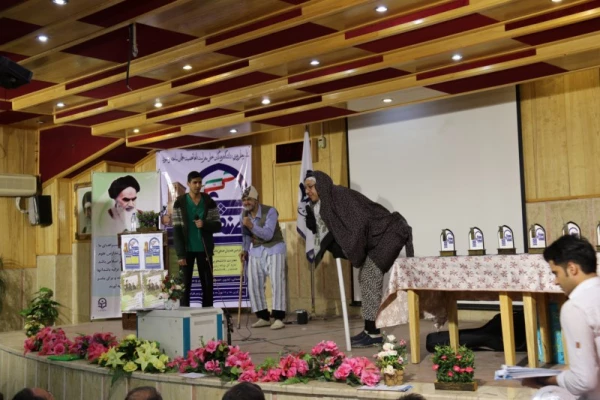 سرپرست دانشگاه فرهنگیان در مراسم اختتامیه همایش کشوری دبیران شورای صنفی-رفاهی دانشگاه فرهنگیان:

شوراهای صنفی، پلی از دانشجویی به شهروندی 6