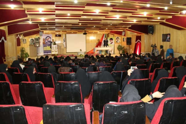 سرپرست دانشگاه فرهنگیان در مراسم اختتامیه همایش کشوری دبیران شورای صنفی-رفاهی دانشگاه فرهنگیان:

شوراهای صنفی، پلی از دانشجویی به شهروندی 12