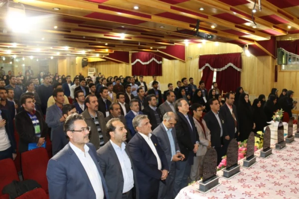 سرپرست دانشگاه فرهنگیان در مراسم اختتامیه همایش کشوری دبیران شورای صنفی-رفاهی دانشگاه فرهنگیان:

شوراهای صنفی، پلی از دانشجویی به شهروندی 15