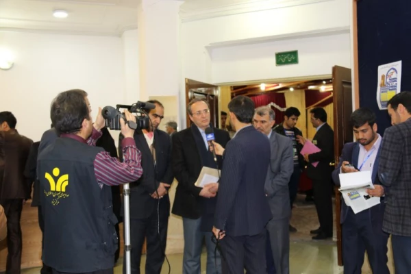 سرپرست دانشگاه فرهنگیان در مراسم اختتامیه همایش کشوری دبیران شورای صنفی-رفاهی دانشگاه فرهنگیان:

شوراهای صنفی، پلی از دانشجویی به شهروندی 17