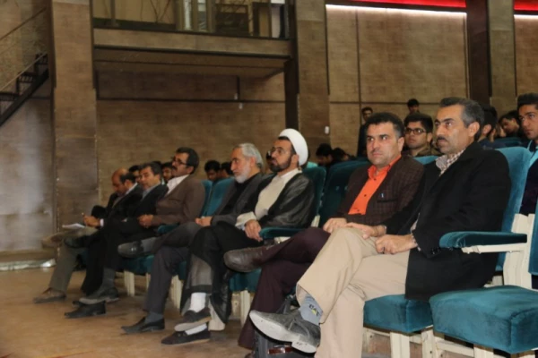 دکتر رضایی، سرپرست امور پردیس های استانی دانشگاه فرهنگیان استان یزد: 

بنده انتقاد پذیری را یک فرصت می دانم و آن را موتور محرک مسؤولان
 3