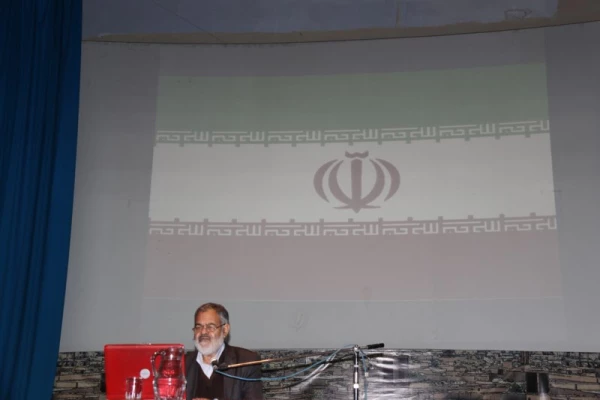 دکتر رضایی، سرپرست امور پردیس های استانی دانشگاه فرهنگیان استان یزد: 

بنده انتقاد پذیری را یک فرصت می دانم و آن را موتور محرک مسؤولان
 8