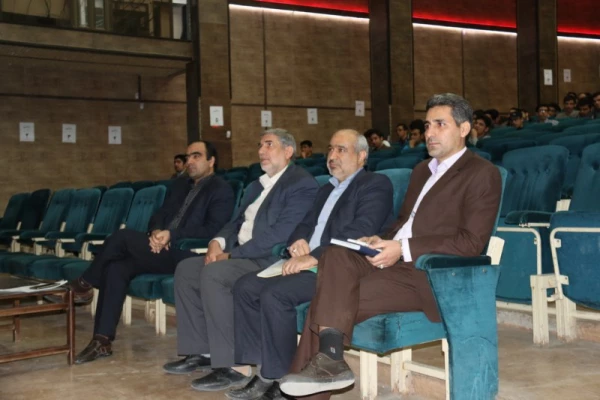 با حضور مسؤولین اداره کل آموزش و پرورش استان یزد در پردیس برگزار شد :
کارگاه آموزشی تبیین امور استخدامی و مالی دانشجومعلمان
 3