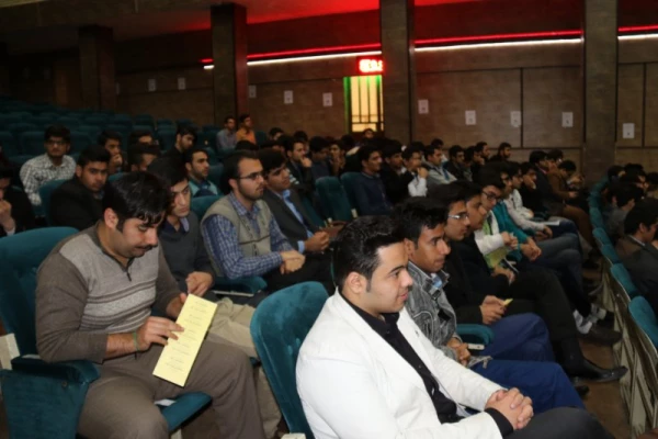 با حضور مسؤولین اداره کل آموزش و پرورش استان یزد در پردیس برگزار شد :
کارگاه آموزشی تبیین امور استخدامی و مالی دانشجومعلمان
 10