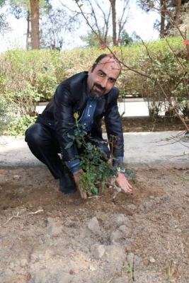 در پردیس شهیدان پاک نژاد یزد صورت گرفت:

کاشت نهال به مناسبت نکوداشت هفته منابع طبیعی و روز درخت کاری 9