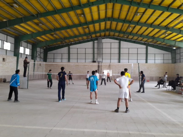 با همت واحد تربیت بدنی پردیس برگزار شد:

مسابقات  والیبال  5