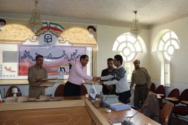 تجلیل برترین های ورزشی پردیس شهیدان پاک نژاد 8