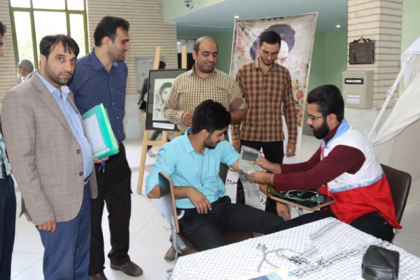 به مناسبت هفته دفاع مقدس برگزار شد :

نمایشگاه عکس رشادت ها و جانفشانی های شهدای امدادگر استان یزد 5