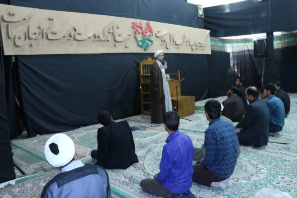 مدیرعامل بنیاد فرهنگی حضرت مهدی (عج) در جمع نمازگزاران پردیس :

شناخت درست حرکت مهدویت، لازمه اش شناخت درست وظیفه در هر زمان و عمل به آن است.
 3