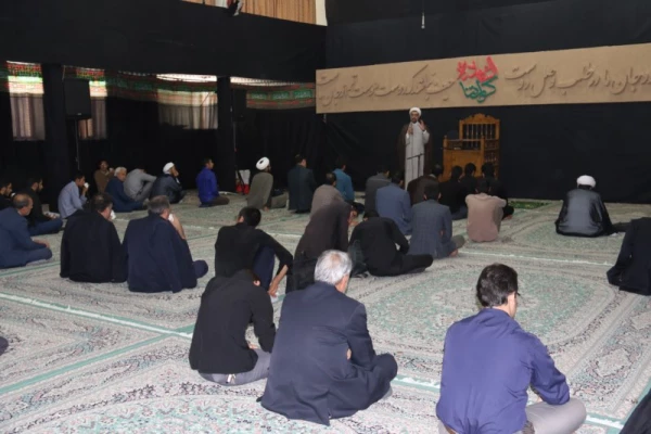 مدیرعامل بنیاد فرهنگی حضرت مهدی (عج) در جمع نمازگزاران پردیس :

شناخت درست حرکت مهدویت، لازمه اش شناخت درست وظیفه در هر زمان و عمل به آن است.
 4