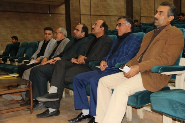 با همت امور فرهنگی پردیس برگزار شد :

همایش علمی عاشورایی 
 7