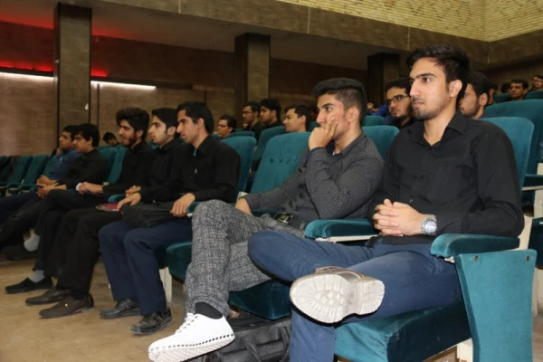 با همت امور فرهنگی پردیس برگزار شد :

همایش علمی عاشورایی 
 15