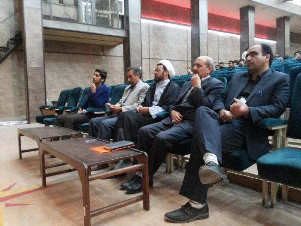 با حضور معاون آموزش متوسطه اداره کل آموزش و پرورش برگزار شد :

کارگاه آموزشی تبیین سند تحول بنیادین آموزش و پرورش 6