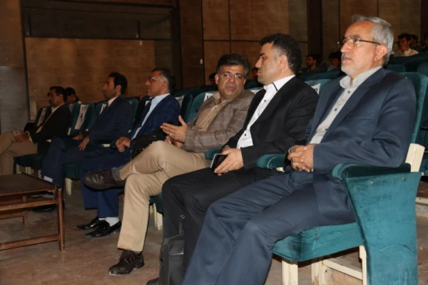 در ادامه سلسله کارگاه های آموزشی روزهای یکشنبه :

برگزاری کارگاه آموزشی آداب تعلیم و تربیت و حقوق متقابل استاد و دانشجو 9