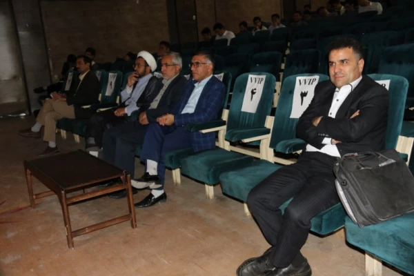 در ادامه سلسله کارگاه های آموزشی روزهای یکشنبه :

برگزاری کارگاه آموزشی آداب تعلیم و تربیت و حقوق متقابل استاد و دانشجو 13