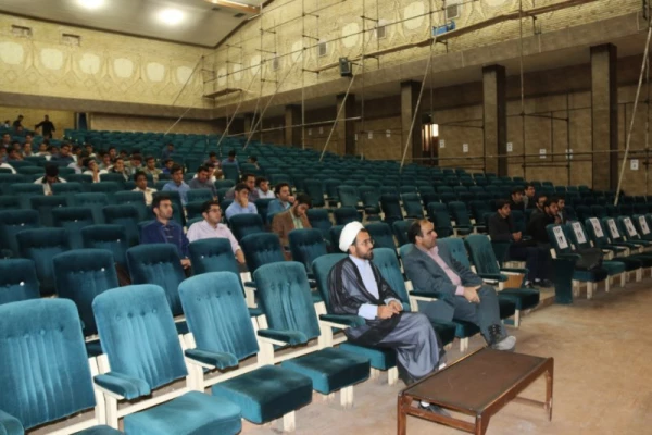 به مناسبت هفته استکبارستیزی:

همایشی با موضوع "کدام مبارزه؟! کدام آمریکا؟! " برگزار شد 5