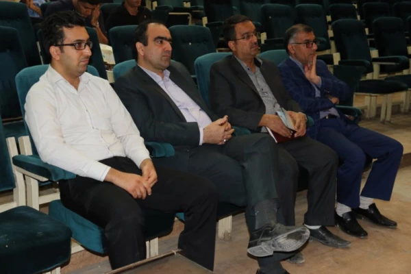 به مناسبت هفته کتاب و کتابخوانی برگزار شد :

کارگاه آموزشی تبیین جایگاه و اهمیت کتاب و مطالعه در ایران و اسلام 8