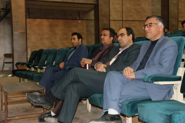 برگزاری کارگاه آموزشی آشنایی با بیماری های رایج در فصل پاییز و راه های پیشگیری از آن  10