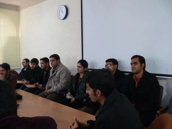 با مساعدت و مشارکت انجمن علمی شعر و ادب فارسی دانشجومعلمان پردیس برگزار شد:

همایش علمی- ادبی با حضور استادان و دانشجومعلمان شاعر 7