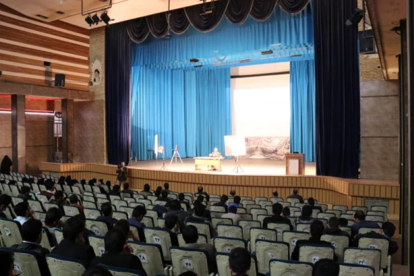 امور فرهنگی پردیس شهیدان پاک نژاد برگزار کرد:

سخنرانی آقای محمد زمانی با موضوع تجربیات نزدیک به مرگ 7