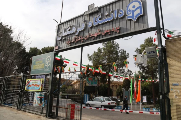 در پردیس شهیدان پاک نژاد یزد برگزار شد:

مراسم بزرگداشت روز 12 بهمن با برافراشتن پرچم مقدس جمهوری اسلامی ایران 8