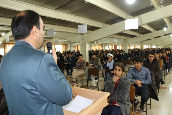 در پردیس شهیدان پاک نژاد یزد برگزار شد:

مراسم بزرگداشت روز 12 بهمن با برافراشتن پرچم مقدس جمهوری اسلامی ایران 12