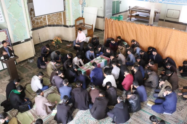 در ایام شهادت حضرت زهرا(س) :

عطر شهادت در فضای دانشگاه فرهنگیان یزد پیچید. 4