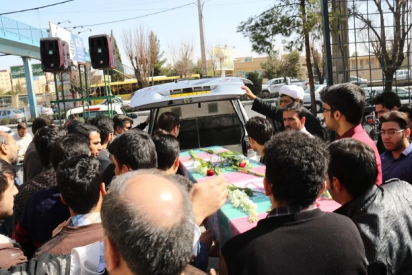 در ایام شهادت حضرت زهرا(س) :

عطر شهادت در فضای دانشگاه فرهنگیان یزد پیچید. 9