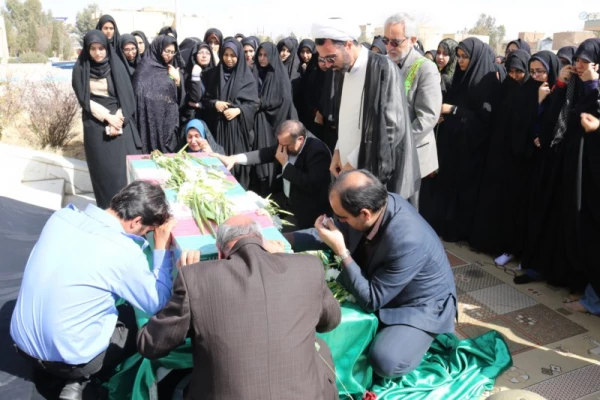 در ایام شهادت حضرت زهرا(س) :

عطر شهادت در فضای دانشگاه فرهنگیان یزد پیچید. 16