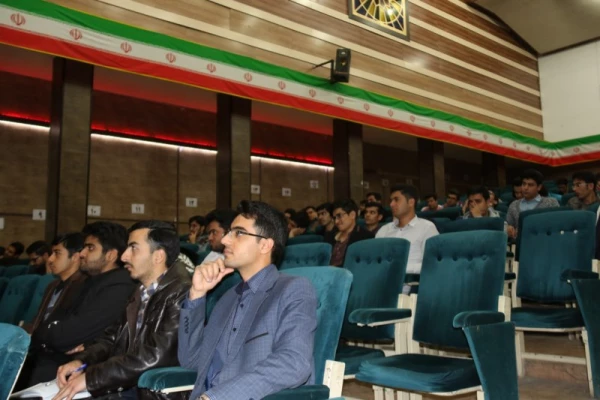 در ادامه سسلسه کارگاه های آموزشی روزهای یکشنبه :

کارگاه آموزشی «خودشناسی و درمان ریشه ای کسب آرامش و سعادت انسان، از طریق نماز» برگزار شد 7