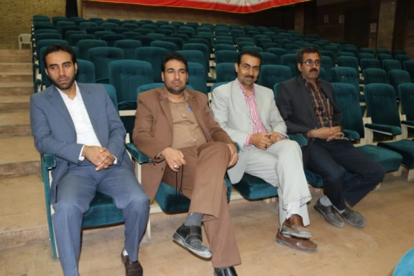 همزمان با روز هنرانقلاب اسلامی و شهادت مرتضی آوینی:

کارگاه آموزشی نقد و تحلیل منتخبی از فیلم های جشنواره بین المللی رشد  برگزار شد 6