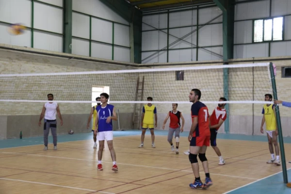 برگزاری مسابقه والیبال درپردیس شهیدان پاک نژاد 3