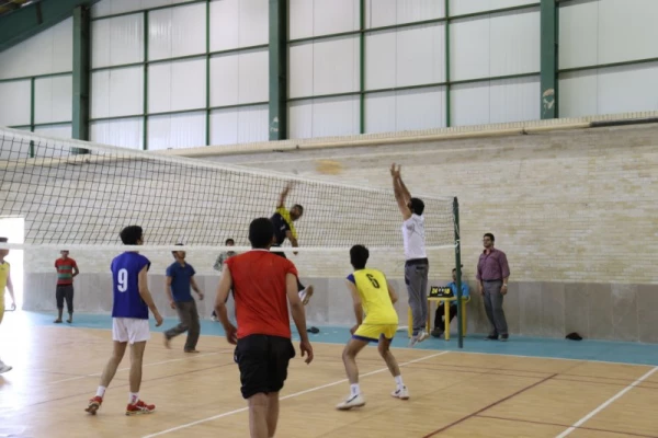 برگزاری مسابقه والیبال درپردیس شهیدان پاک نژاد 4