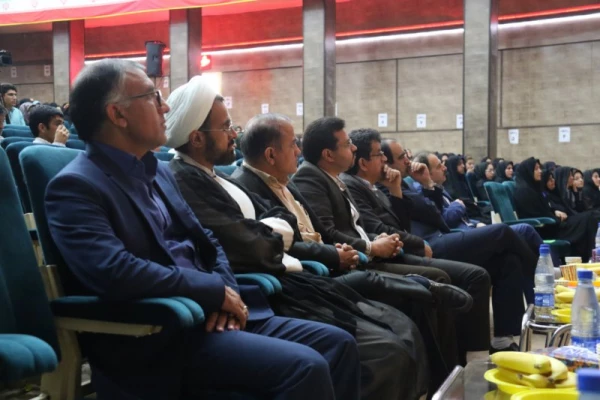 در راستای توافق نامه ی فی مابین دانشگاه فرهنگیان یزد و دانشگاه علوم پزشکی شهید صدوقی:

همایش بزرگ رمز و راز یک ازدواج موفق برگزار شد 9