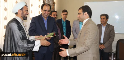 به مناسبت هفته بزرگداشت مقام شامخ معلم:

دیدار صمیمانه مسئولان دانشگاه فرهنگیان یزد با دانش آموختگان دانشگاه در مدارس استان