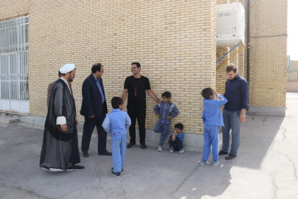 به مناسبت هفته بزرگداشت مقام شامخ معلم:

دیدار صمیمانه مسئولان دانشگاه فرهنگیان یزد با دانش آموختگان دانشگاه در مدارس استان 4