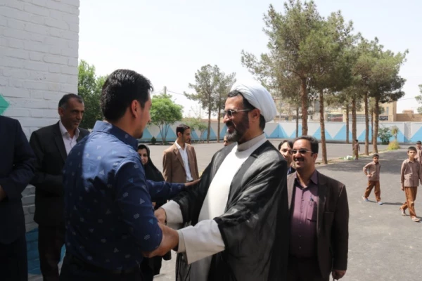 به مناسبت هفته بزرگداشت مقام شامخ معلم:

دیدار صمیمانه مسئولان دانشگاه فرهنگیان یزد با دانش آموختگان دانشگاه در مدارس استان 21