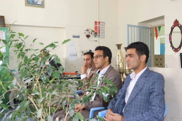 به مناسبت هفته بزرگداشت مقام شامخ معلم:

دیدار صمیمانه مسئولان دانشگاه فرهنگیان یزد با دانش آموختگان دانشگاه در مدارس استان 24