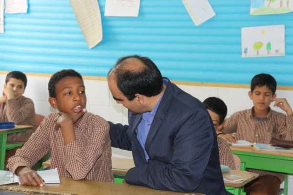 به مناسبت هفته بزرگداشت مقام شامخ معلم:

دیدار صمیمانه مسئولان دانشگاه فرهنگیان یزد با دانش آموختگان دانشگاه در مدارس استان 29