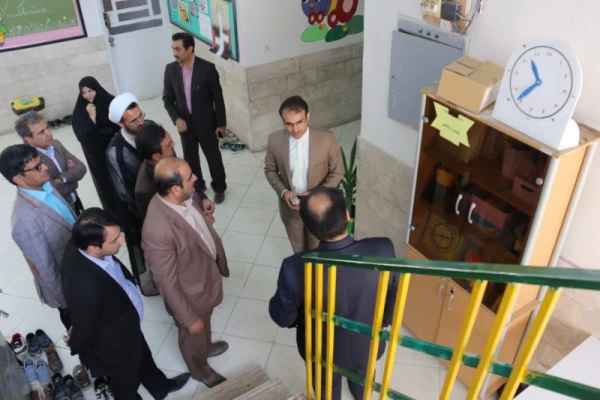 به مناسبت هفته بزرگداشت مقام شامخ معلم:

دیدار صمیمانه مسئولان دانشگاه فرهنگیان یزد با دانش آموختگان دانشگاه در مدارس استان 13