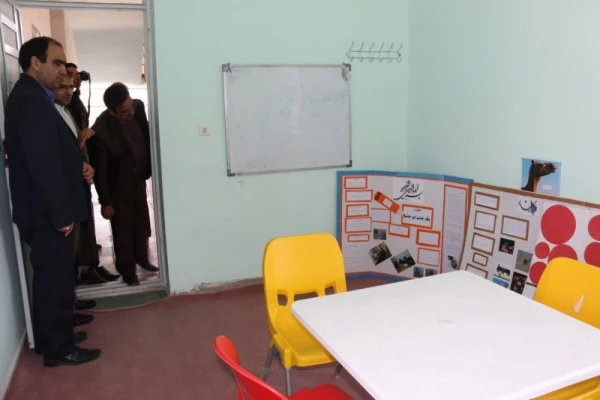 به مناسبت هفته بزرگداشت مقام شامخ معلم:

دیدار صمیمانه مسئولان دانشگاه فرهنگیان یزد با دانش آموختگان دانشگاه در مدارس استان 15